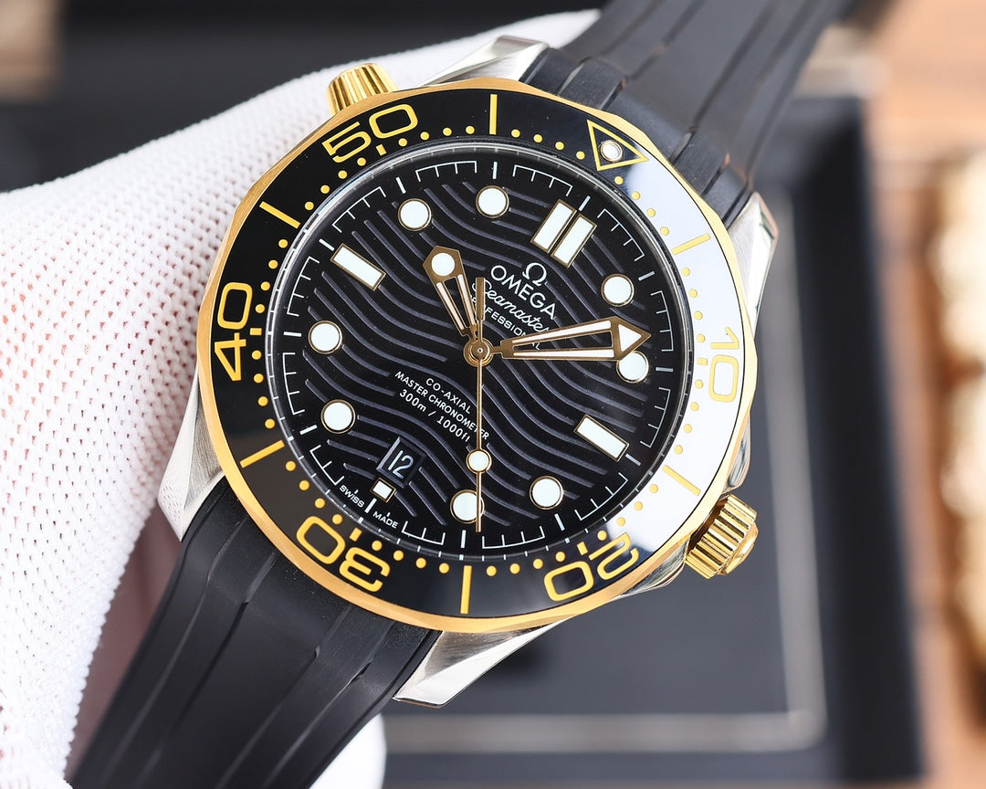 Black Dial Steel - Black Rubber - Automatic - 42mm